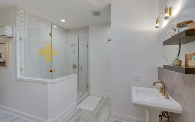 2 Mi to Downtown Austin: Family Home w/ Porch!