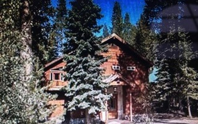 Pinnacle Vista by Tahoe Mountain Properties