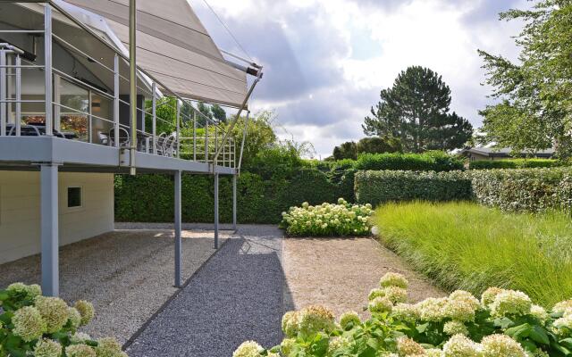 Detached Villa Near Lake Veere