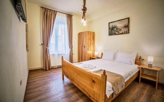 Central Apartment Luxury