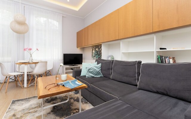 Apartment With a Mezzanine by Renters