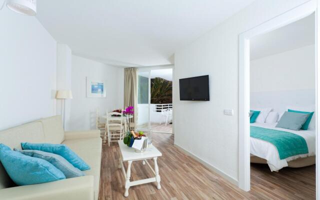 FERGUS Style Cala Blanca Suites