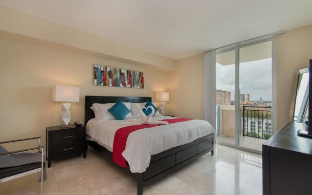 Stylish Modern 2bd 2bth Apt Near the Beach