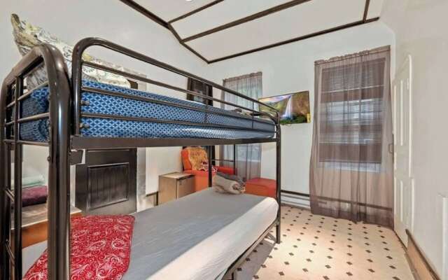 Stylish 4 Bedroom Home Near Philadelphia