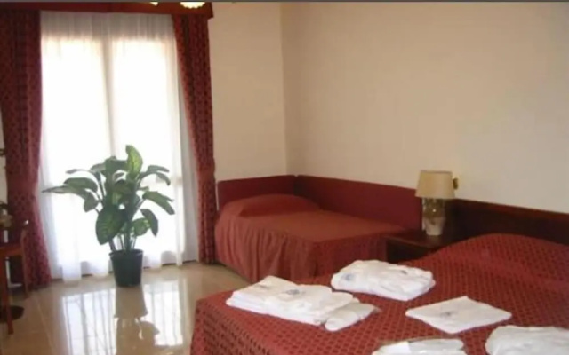 Laghi Room Only
