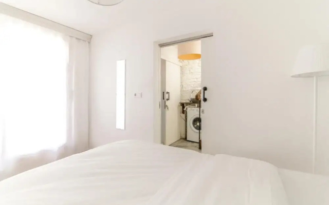 Single House Luminous and Chic Flat in Fatih