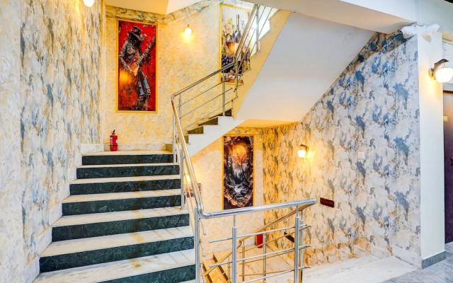 Fabhotel Dream Palace I