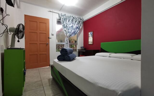 SPOT ON 89963 Sinurambi Homestay 2