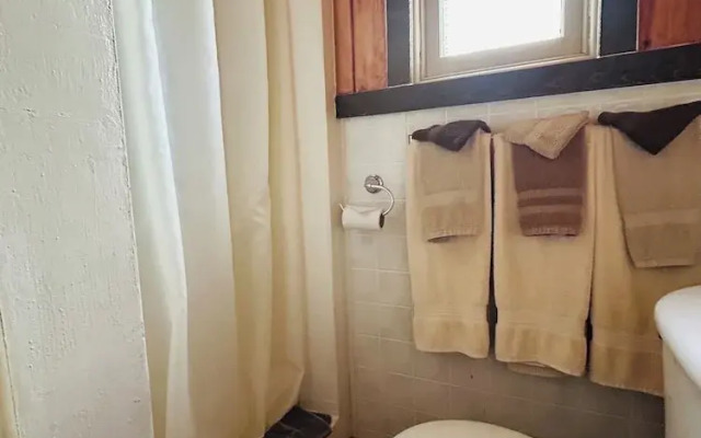 Moore's Old Pine Inn