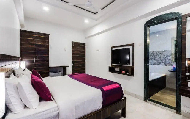 OYO Premium Lonavala Old Highway