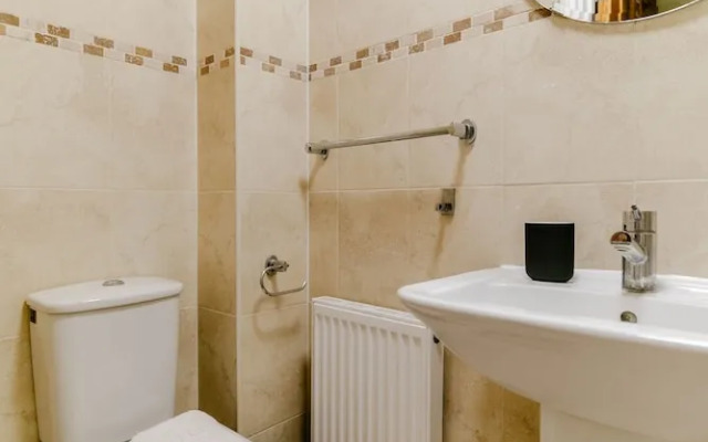 Warm Apartments in Queensway