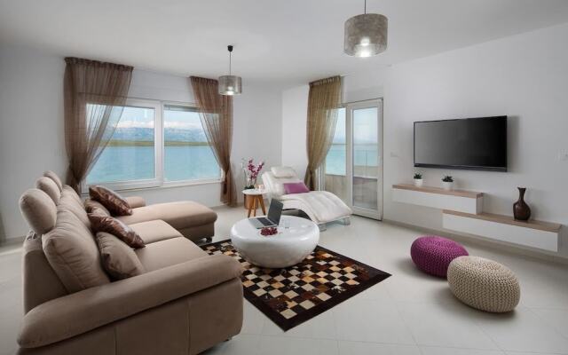 Apartments Malibu Royal