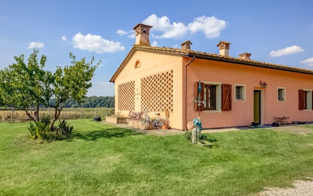 Cozy Holiday Home in Tuscany Italy with Farm view