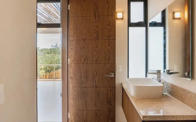 Beautiful 2 Bedroom Apartment