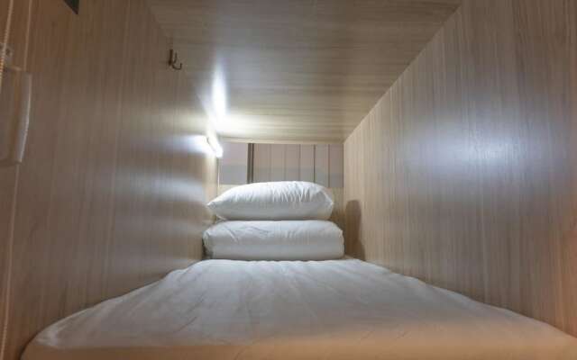 Lounge Capsule Hostel