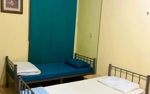 Top House Hostel
