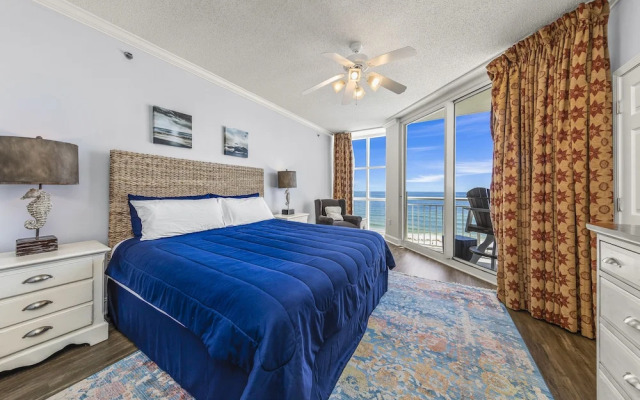 Palacio Condos by Hosteeva