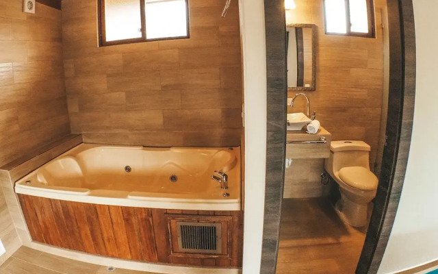 Toucan Platinum Suites Aparthotel
