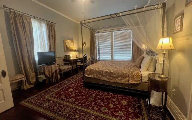 Historic Michabelle Inn