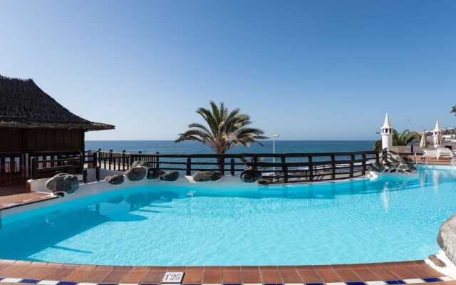 Cute apartment next to beach. P27 Swimming pool