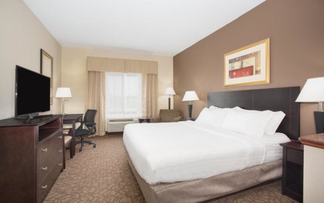 Holiday Inn Express Hotel & Suites Concordia, an IHG Hotel