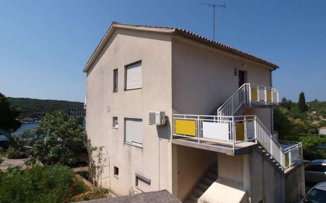 Apartment 34