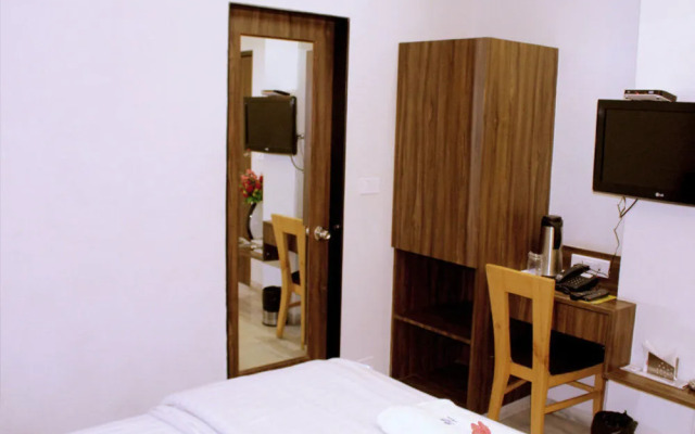 OYO Flagship 312 Near Ashram Road