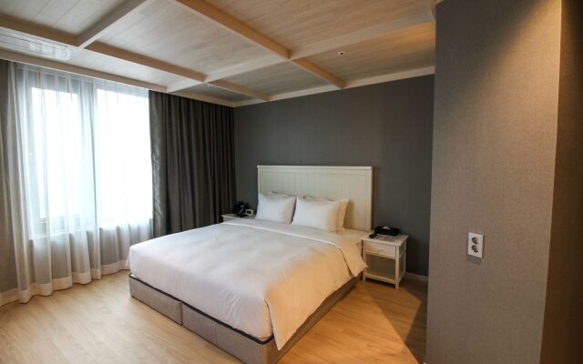 Golden Tulip Ever Yongin Hotel