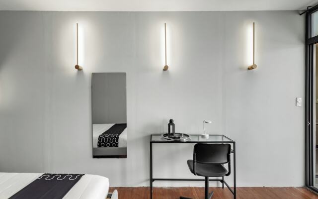 Singular Polanco Goldsmith