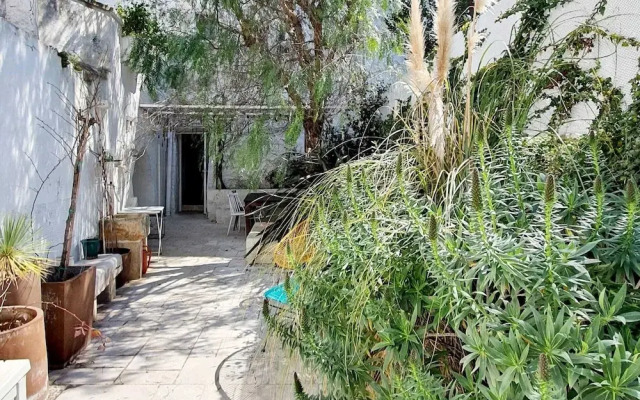 Beautiful Garden Apartment in Cisternino