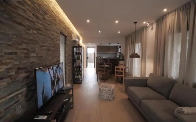 Pizzorno Lodge & Wine