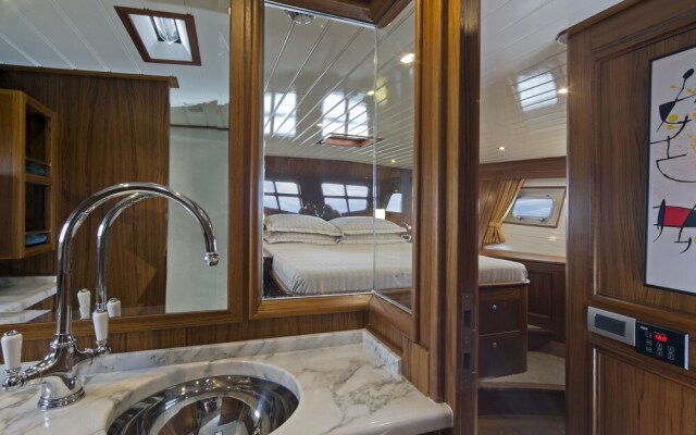 Domicil Yacht Hotel