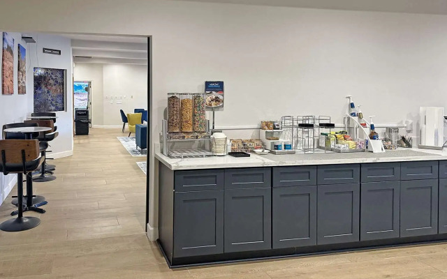 Clarion Pointe Winslow I-40