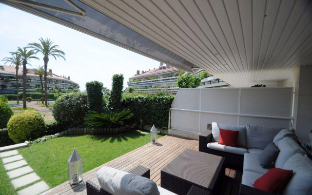 Luxury Apartment with Swimming Pool