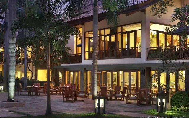 Novotel Surabaya - Hotel & Suites