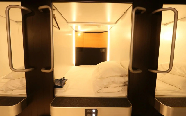 Lightning Hotel