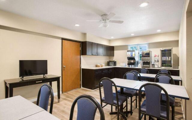 Days Inn by Wyndham Mackinaw City/Bridgeview Area