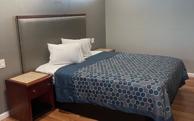 Royal Motel Tracy Llc