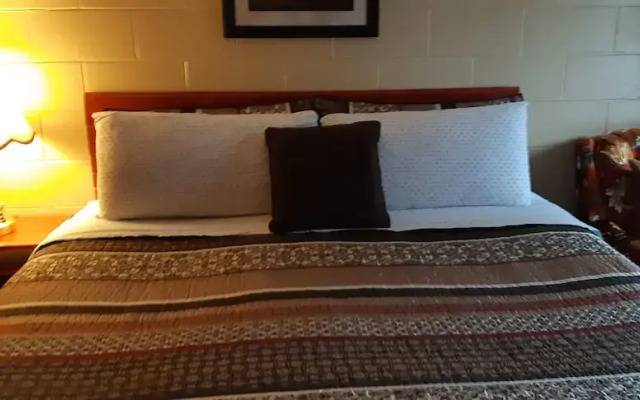 Pine Grove Motel