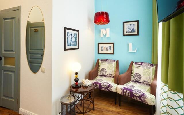 Mama Leone Hotel