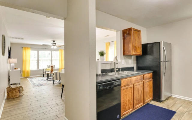 Charming North Charleston Townhome - Pets Welcome!