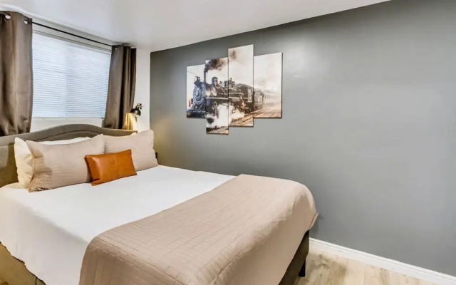 Charming 2BR w King Queen Close to SLC