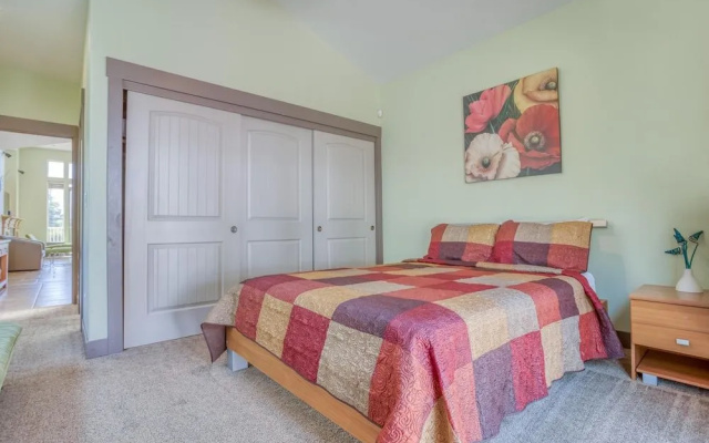 Ocean Views and Luxurious Touches - Beautiful Coastal Retreat