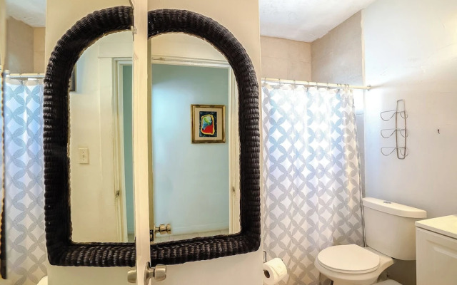 Miami Vacation Home 4 bedroom Parking.