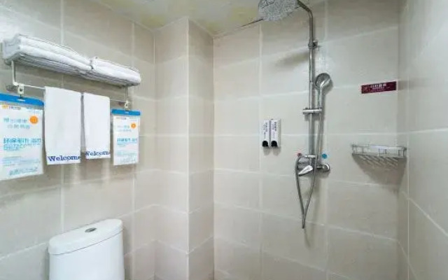 Red Ant Theme Hotel (Xinxianghe Normal University Wanda Branch)
