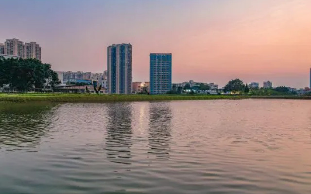 Foshan Yuefeng High-altitude Garden Panorama Hotel (Jiujiangzhen Xinji Plaza)