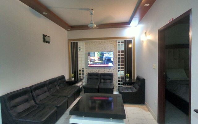 Stayflix Entire Private Room, DHA