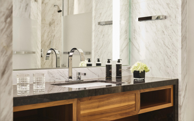 Отель Four Seasons Hotel Madrid