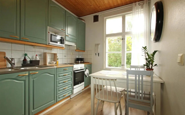 Idyllic central wooden house apartment