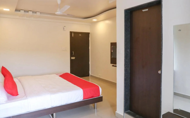 OYO 22066 Hotel Mayur